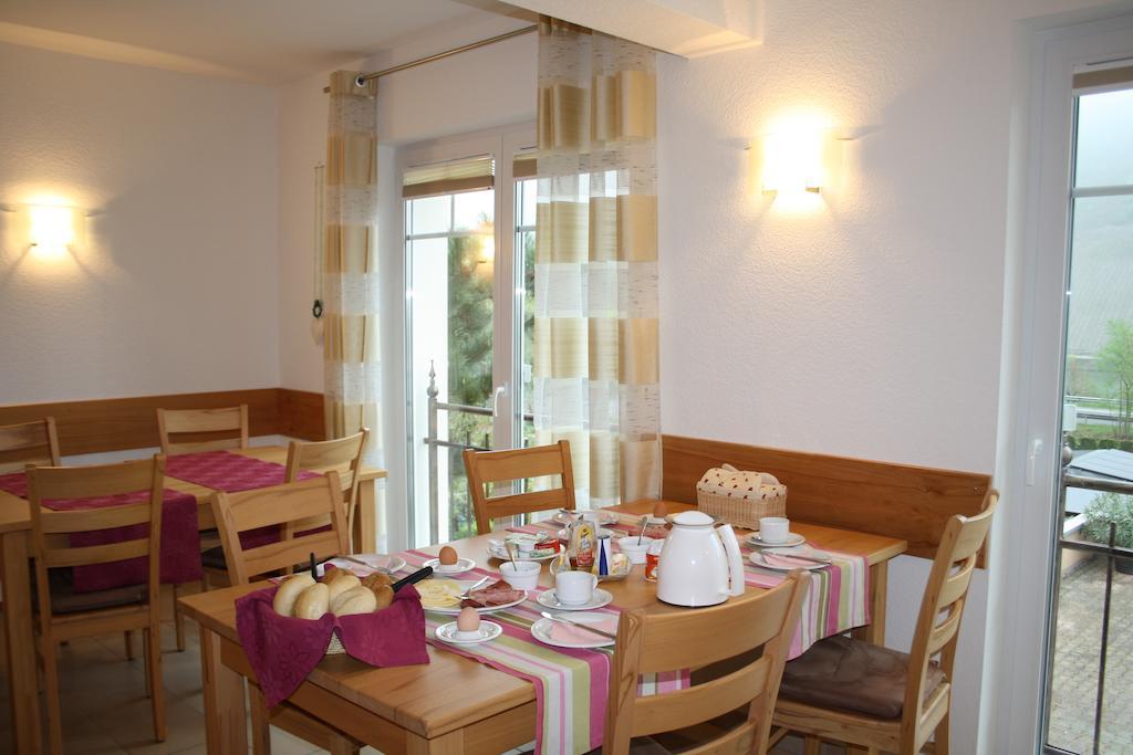 Weingut Goeres Hotel Briedel Bagian luar foto