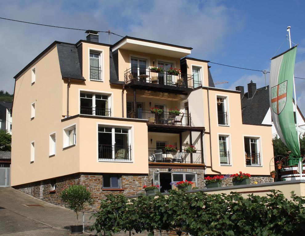 Weingut Goeres Hotel Briedel Bagian luar foto