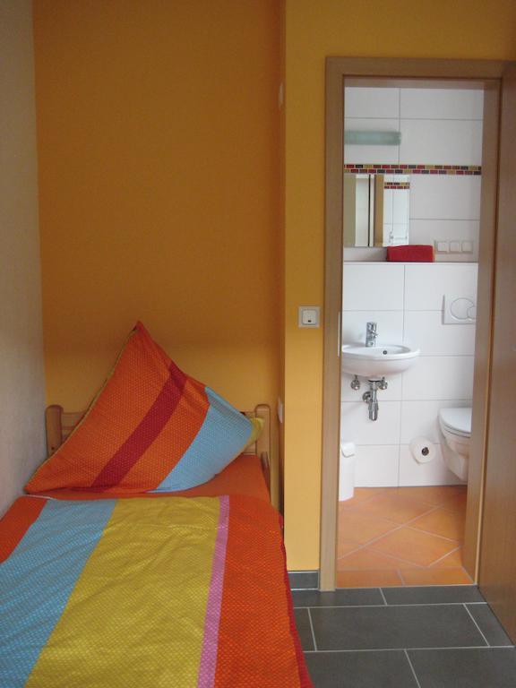 Weingut Goeres Hotel Briedel Ruang foto