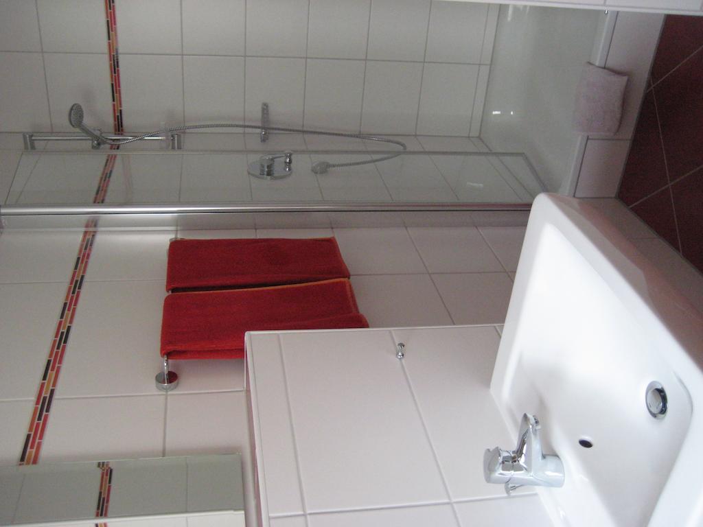 Weingut Goeres Hotel Briedel Ruang foto