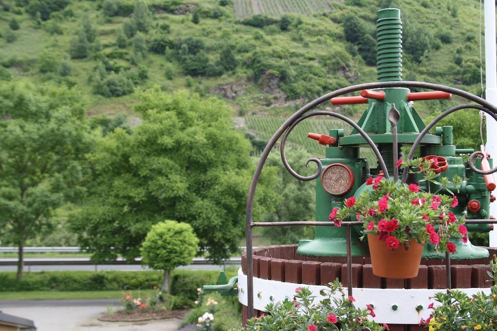Weingut Goeres Hotel Briedel Bagian luar foto