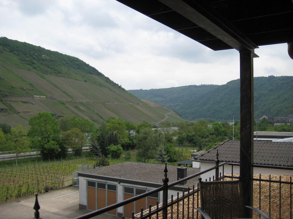 Weingut Goeres Hotel Briedel Ruang foto