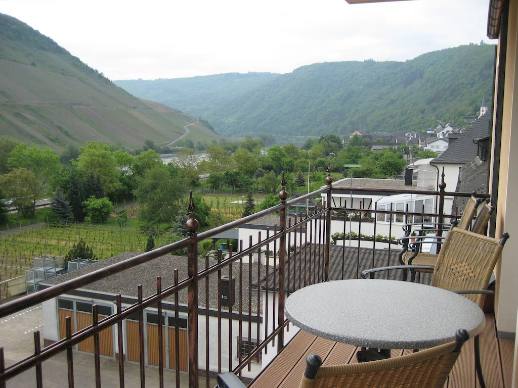 Weingut Goeres Hotel Briedel Ruang foto