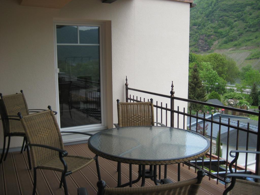 Weingut Goeres Hotel Briedel Ruang foto