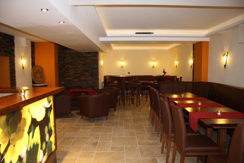 Weingut Goeres Hotel Briedel Ruang foto