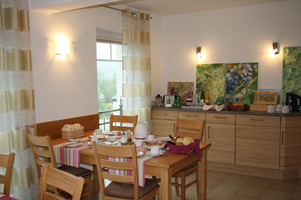 Weingut Goeres Hotel Briedel Bagian luar foto